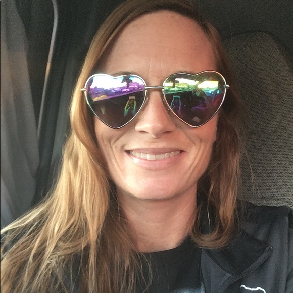 Meet your Posher, Lori - Picture 5 of 5